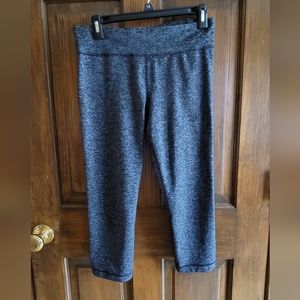 Under Armour Sz M Crop Legging W 28 R 8 L 19.5